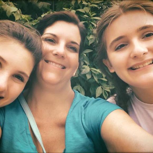 Meet your Poshers- Olivia, Natalie and Sharon - Picture 4 of 6